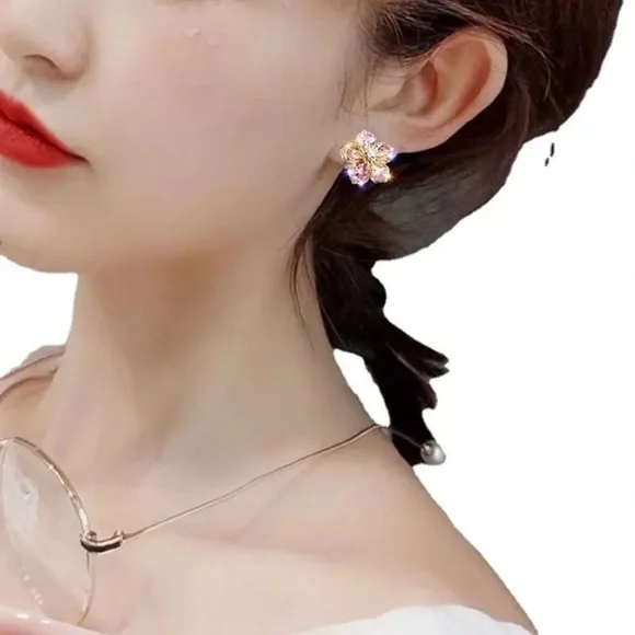 💖5 items for $25 Sale!💖 Beautiful Rhinestone Flower Earrings - Picture 4 of 6